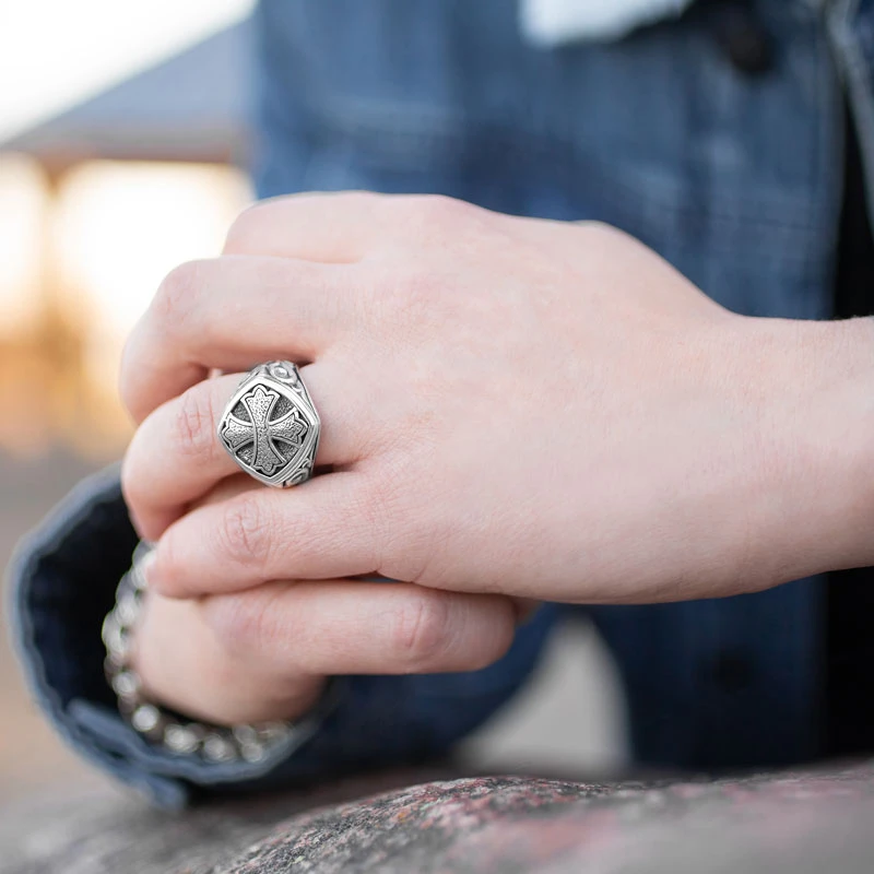 Edelstahlring mit Kreuz