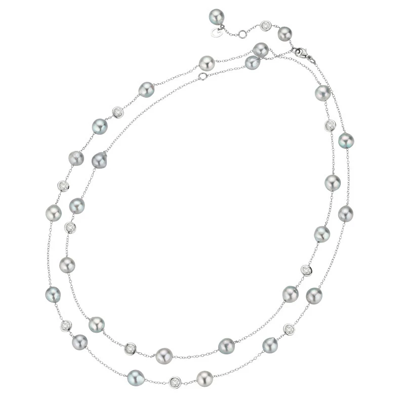 Doppelte Kette in Silber mit vielen kleinen Perlen